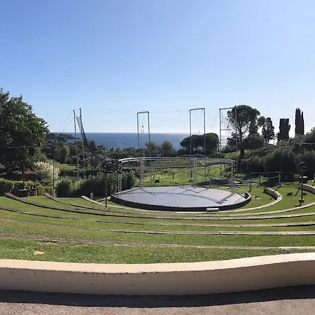 Apartmán Studio 4 Personnes, Cap Esterel, Superbe Vue. 500m Des Plages. *